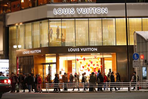 louis vuitton perth opening hours